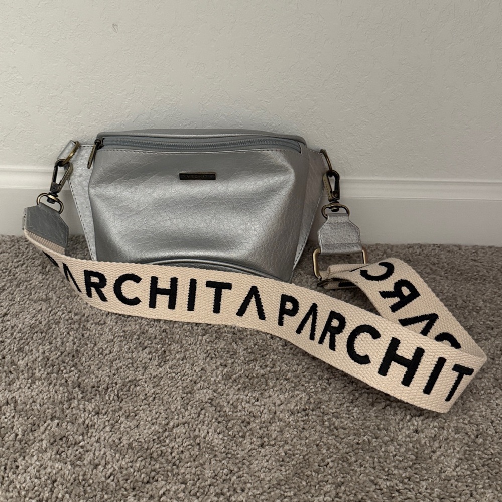 PARCHITA Silver Crossbody Bag with Logo Strap